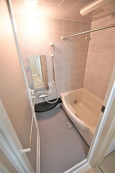 画像15:お風呂は追い焚き・浴室暖房乾燥機能付きです。