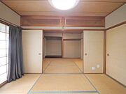 2間続きの和室は襖を開けることで大勢で集まるときも対応できます。