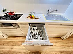 [キッチン] ビルトイン食洗機は、節水や節電機能も充実して家事の手助けをしてくれます。