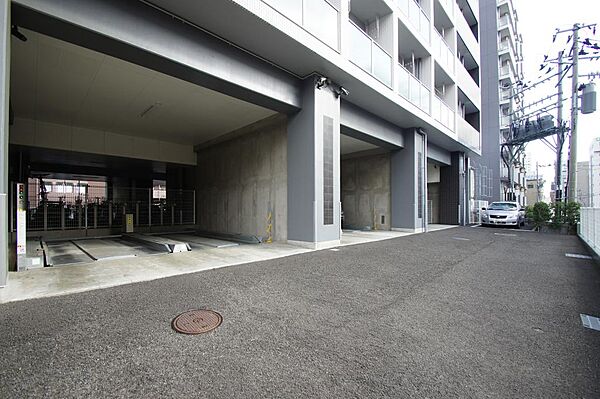 画像28:敷地内駐車場。