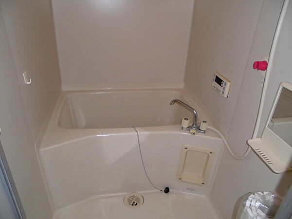 浴室：シャワー付きユニットバス（追い炊き機能付き）
