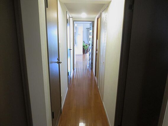 フローリングと...