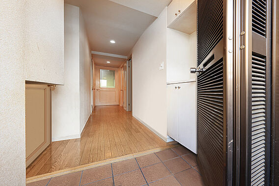 玄関から廊下（...