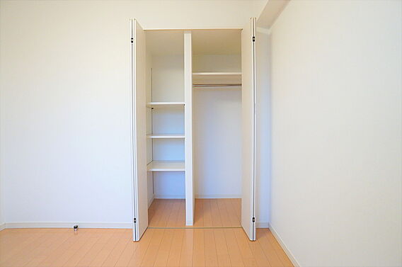 ５帖洋室のクロ...