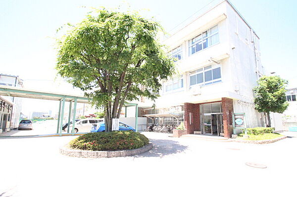 画像18:中学校「広島市立大州中学校まで710ｍ」