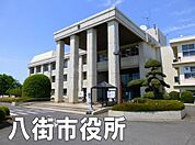 八街市役所まで995m