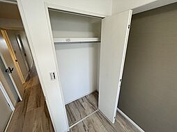 [収納] 充分な収納スペースを確保。居室内に余計な家具を置く必要がないので、シンプルですっきりとした暮らし。