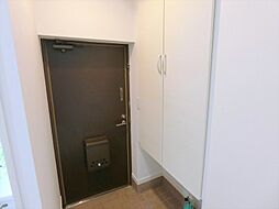 [玄関] 玄関収納は十分な容量をご用意しました。玄関周辺もしっかり整理ができますね。