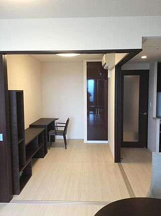 建具を開けて使...