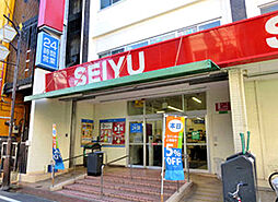 [周辺] 平井駅前の西友平井店。駅周辺にはスーパーマーケットや商店街など、生活利便施設が点在しています。