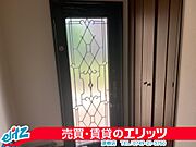 シンプルかつ、モダンな玄関。訪れる人を心地よく迎え入れてくれます。