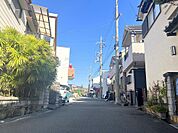 車通りの少ない閑静な住宅街に付き、すくすくお子様の子育てがしやすい環境となっております♪