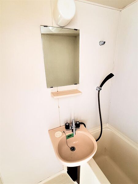 画像16:浴室に洗面台があります。