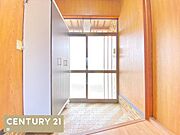 【玄関】玄関横にシューズボックスついているので片付いた玄関がキープできます