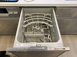 [キッチン] 後片づけもラクラクな食器洗浄乾燥機付きです♪水道代も節約になります。
