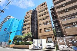 [外観] 京浜急行線「八丁畷」駅より徒歩4分。都市機能の利便性を感じられる立地に建つマンションです。