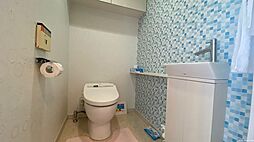 [外観] トイレは一部壁クロス貼替済。快適空間。