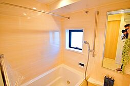 [風呂] 広々としたバスルームで一日の疲れをいやして下さい！もちろん、雨の日に大活躍の浴室乾燥機付きです。