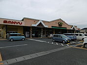 サンユーストアー 新手綱店（1998m）