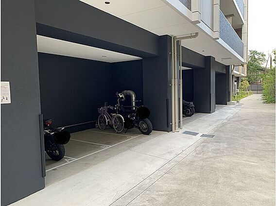 敷地内バイク置...