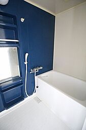 [風呂] お風呂場には鏡の付いた棚がございます。（退去前の為現況優先とします）