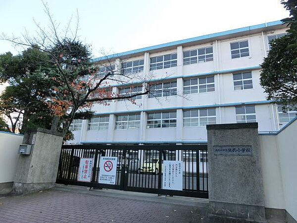 画像15:熊西小学校(880m)