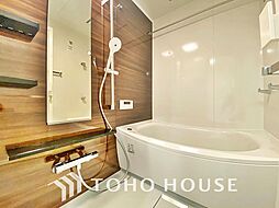 [風呂] 一日の疲れを癒すための心地よいバスタイムを演出する浴室はゆとりあるサイズを採用。