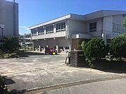 川中西小学校 870m