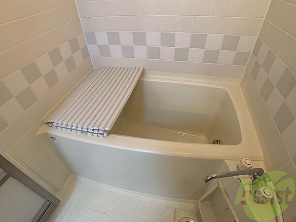 画像4:お風呂には追焚機能がついています。壁もオシャレですね〜。