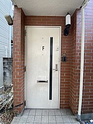 [玄関] 玄関には大きなシューズボックスがあり便利