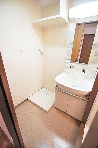 画像17:人気の独立洗面所には洗濯機置き場があります。