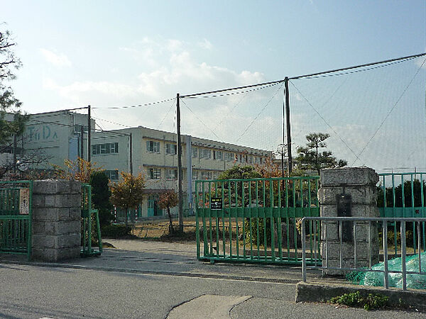 画像16:枚方市立津田中学校（1375m）