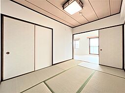 [内装] 約6帖の和室です。畳のお部屋は寛げる空間ですね。