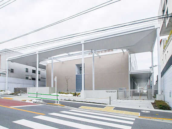 「港区立　三田...