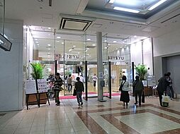 [周辺] 京急百貨店まで1285m、上大岡駅直結の百貨店です。ヨドバシカメラ・八重洲ブックセンター・無印良品などのテナントも入っています！
