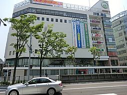 [周辺] 川崎モアーズまで822m、川崎駅東口にあるショッピングセンター。「100円ショップダイソー」と「ブックオフ」が複数のフロアで営業しています。