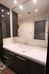 [洗面] 洗面化粧台はお出かけ前の支度に便利な三面鏡付メディシンボックス