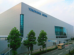 [周辺] 横浜アリーナまで1902m、新横浜駅近くに建つイベントホール。横浜市の成人式会場でもあり、一度は訪れた方も多いのではないでしょうか。
