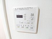 梅雨時期などにあると便利な浴室乾燥機も完備