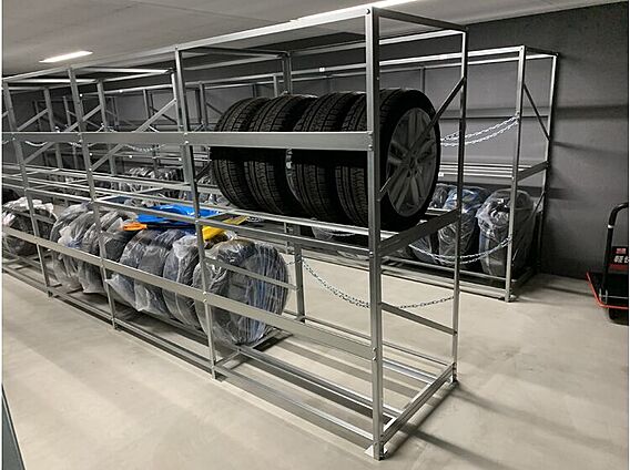 敷地内タイヤ置...