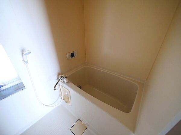 画像6:シャワー・追い焚き給湯　※写真は別部屋のものです。