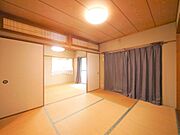 い草には調湿効果があります。夏は湿気を吸収し、冬は水分を放出して調整してくれます。