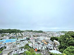 [バルコニー] 天候が良ければ富士山を望むバルコニーからの眺望（眺望は永続的に保証されるものではありません）