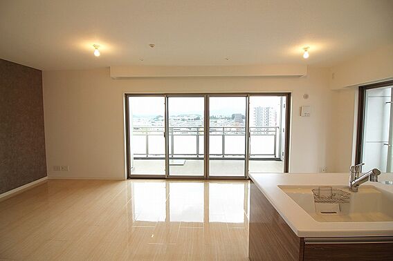 リビング/ダイ...