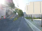 前面道路は2.3ｍです。