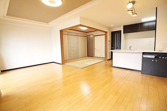 リビング/ダイ...