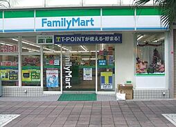[周辺] ファミリーマート青山通り赤坂七丁目店 738m