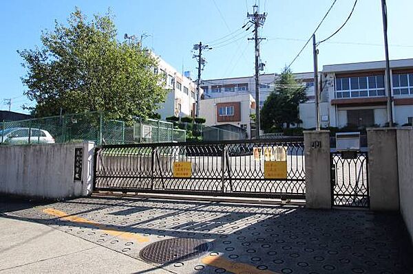 画像27:名古屋市立滝川小学校 200m