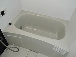 [風呂] 浴槽はコンパクトな分お湯のたまりも早く、ゆっくりつかっていただけます。