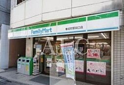 [周辺] ファミリーマート椎名町駅南口店 徒歩1分。 40m